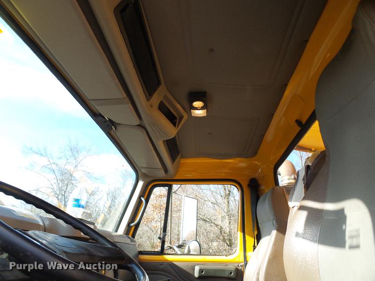 image for item DB2118 2002 International 4900 dump truck