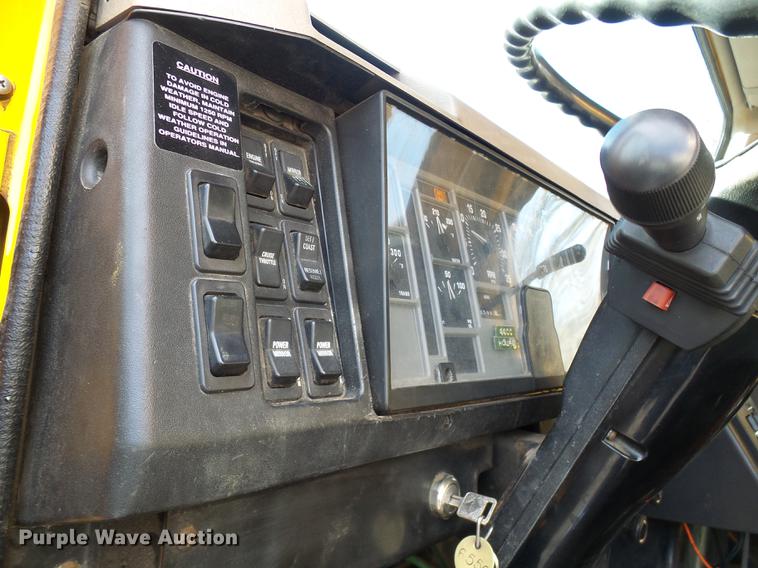 image for item DB2118 2002 International 4900 dump truck