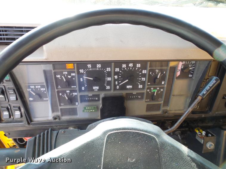 image for item DB2118 2002 International 4900 dump truck