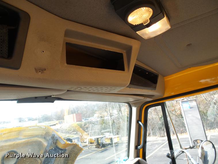 image for item DB2118 2002 International 4900 dump truck