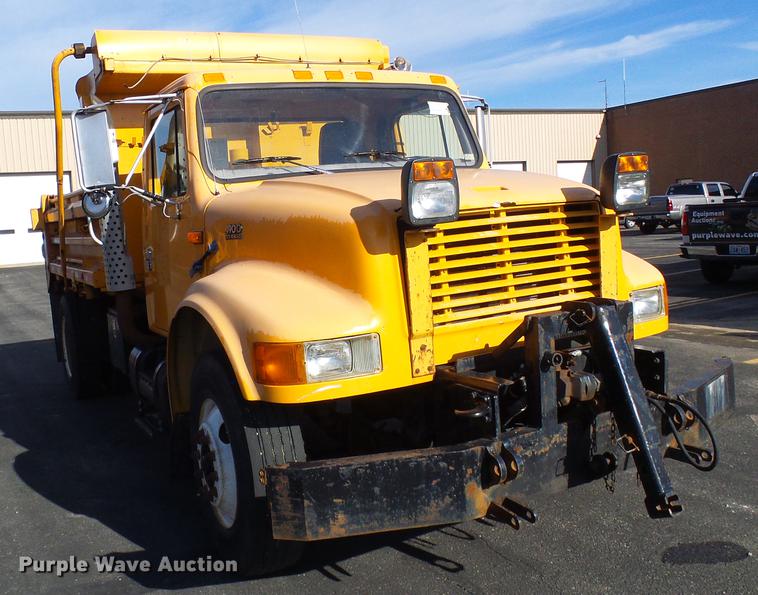 image for item DB2119 2000 International 4900 dump truck