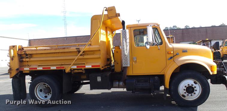image for item DB2119 2000 International 4900 dump truck