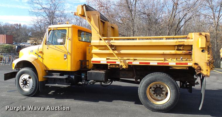 image for item DB2119 2000 International 4900 dump truck