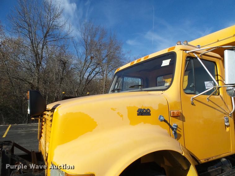 image for item DB2119 2000 International 4900 dump truck