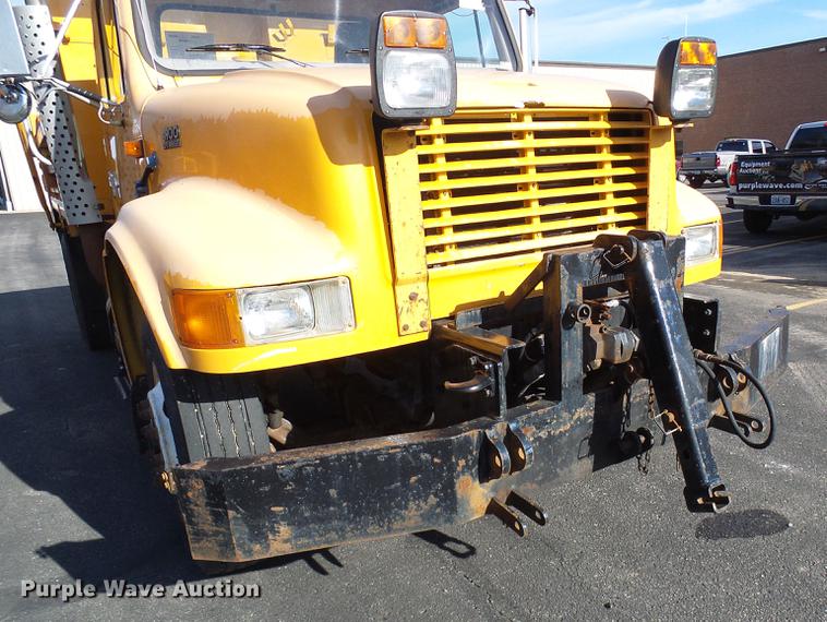 image for item DB2119 2000 International 4900 dump truck