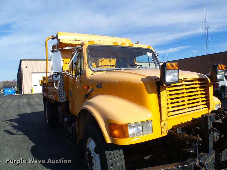 image for item DB2119 2000 International 4900 dump truck