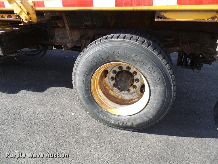 image for item DB2119 2000 International 4900 dump truck