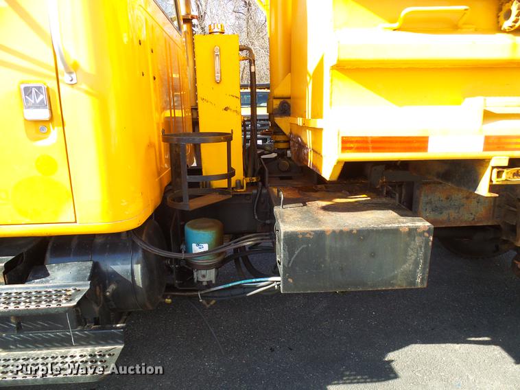 image for item DB2119 2000 International 4900 dump truck