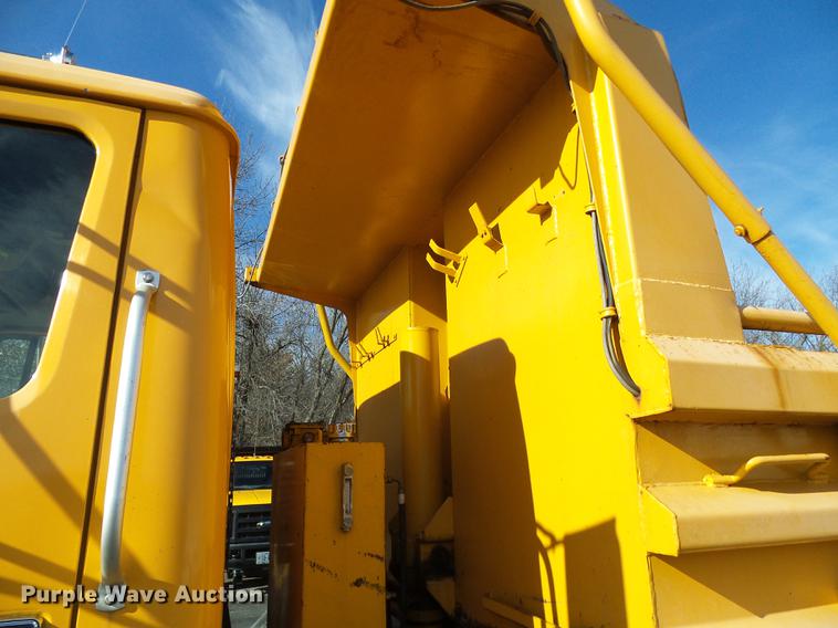 image for item DB2119 2000 International 4900 dump truck