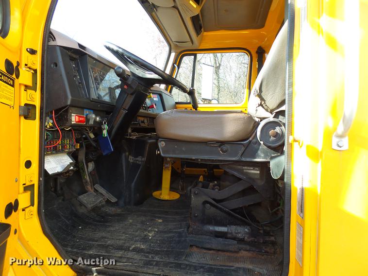 image for item DB2119 2000 International 4900 dump truck