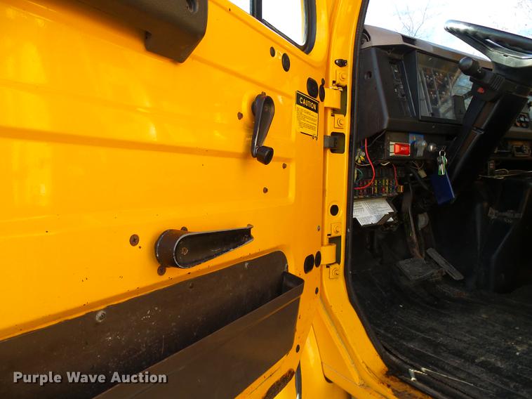 image for item DB2119 2000 International 4900 dump truck