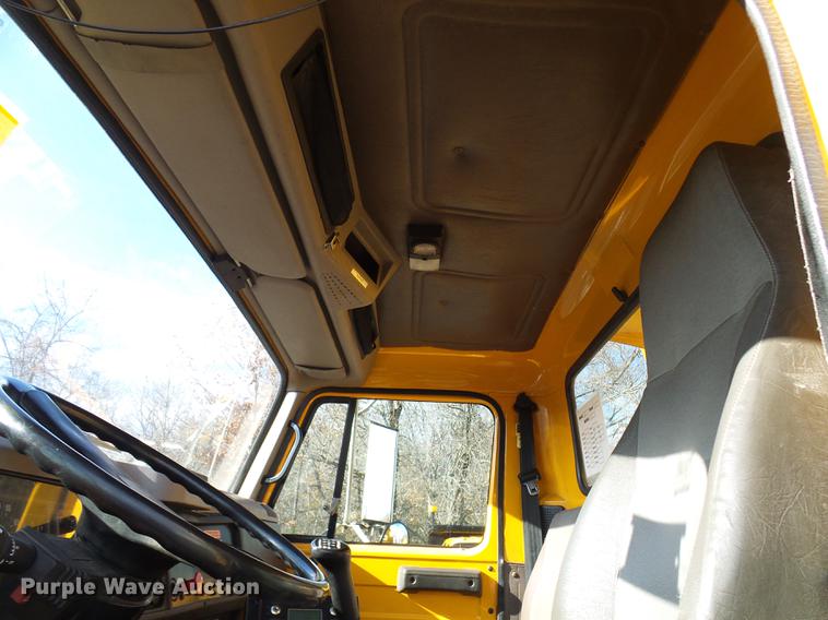 image for item DB2119 2000 International 4900 dump truck