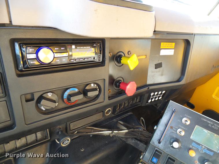 image for item DB2119 2000 International 4900 dump truck