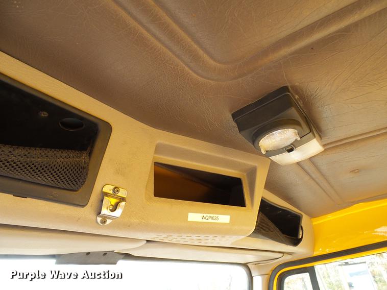 image for item DB2119 2000 International 4900 dump truck