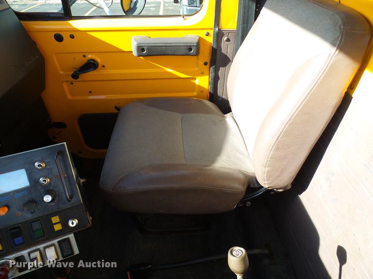 image for item DB2119 2000 International 4900 dump truck