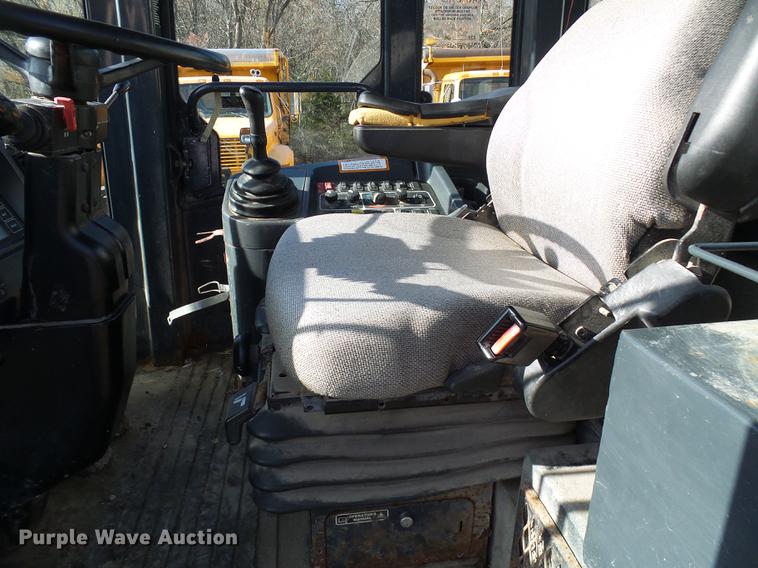 image for item DB2120 2003 John Deere 444H wheel loader