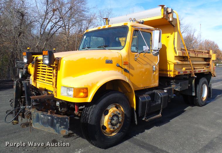 image for item DB2121 2002 International 4900 dump truck