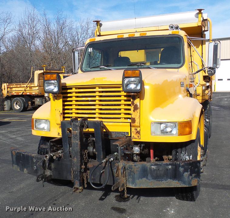 image for item DB2121 2002 International 4900 dump truck