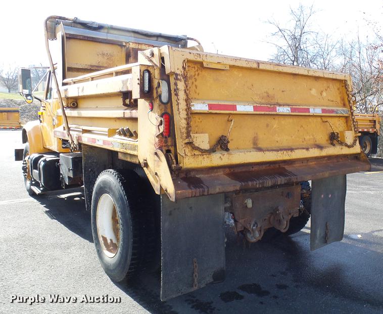 image for item DB2121 2002 International 4900 dump truck