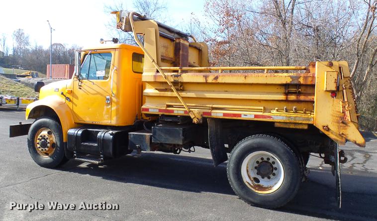 image for item DB2121 2002 International 4900 dump truck