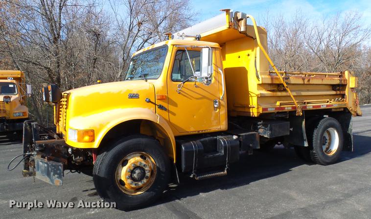 image for item DB2121 2002 International 4900 dump truck