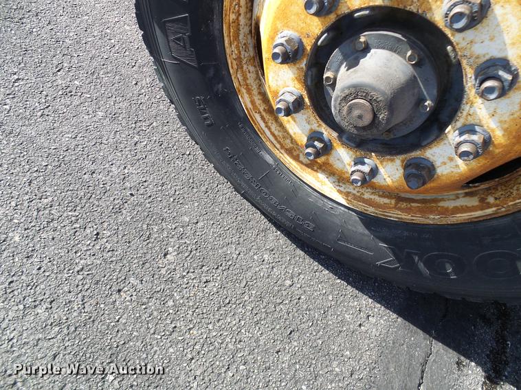 image for item DB2121 2002 International 4900 dump truck