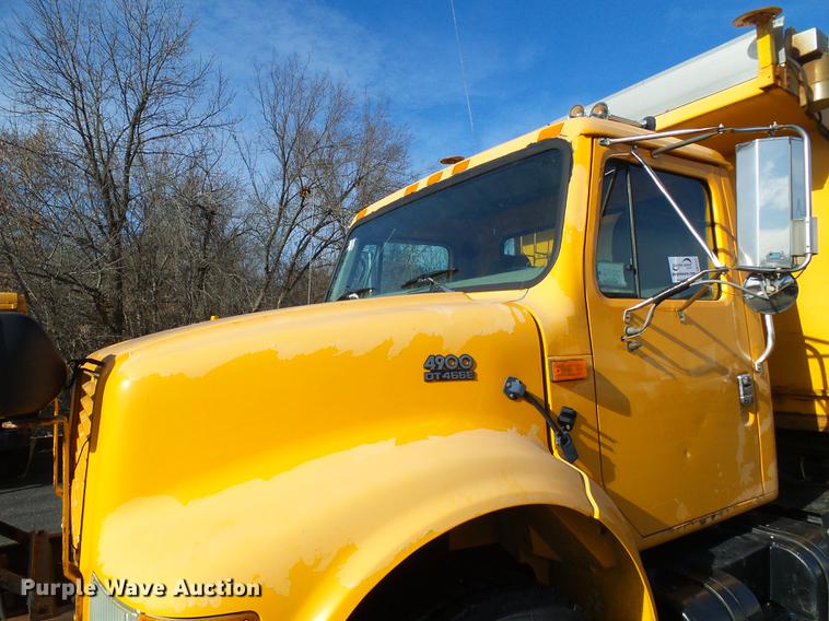 image for item DB2121 2002 International 4900 dump truck