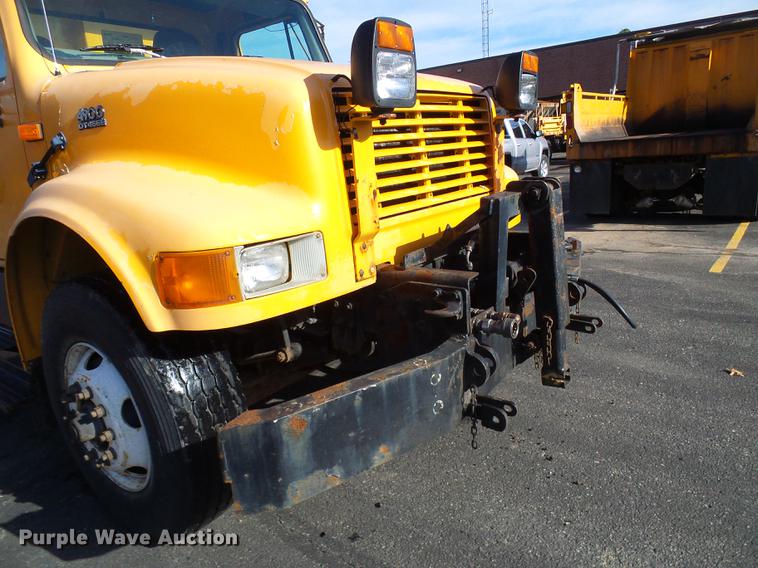 image for item DB2121 2002 International 4900 dump truck