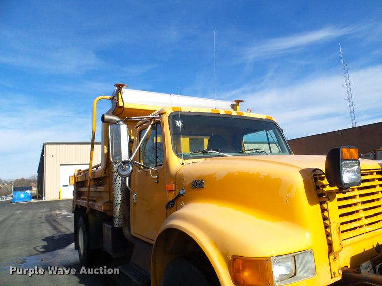image for item DB2121 2002 International 4900 dump truck