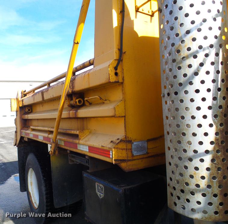image for item DB2121 2002 International 4900 dump truck