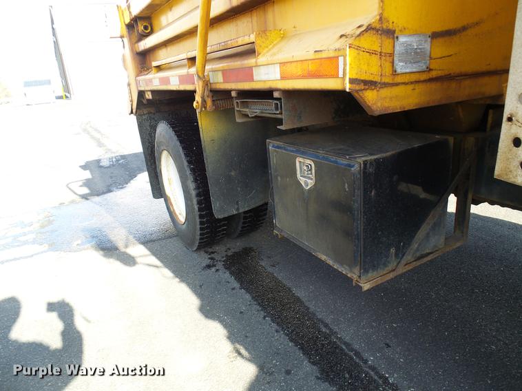 image for item DB2121 2002 International 4900 dump truck