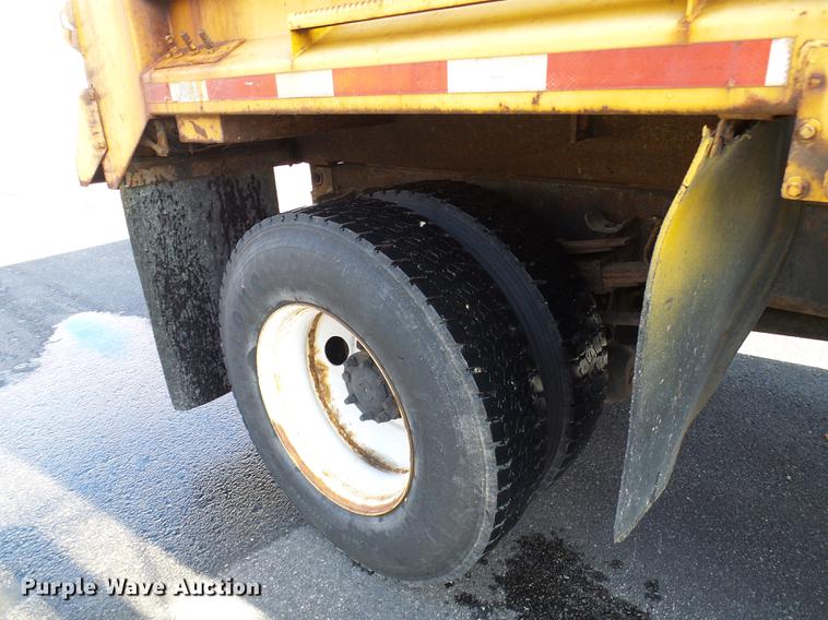 image for item DB2121 2002 International 4900 dump truck