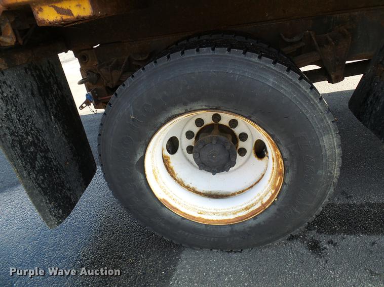 image for item DB2121 2002 International 4900 dump truck