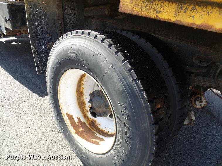 image for item DB2121 2002 International 4900 dump truck