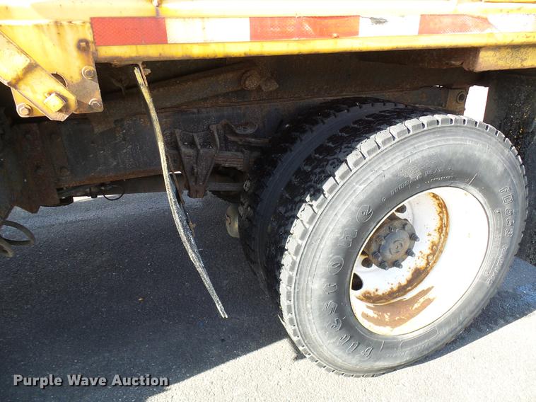 image for item DB2121 2002 International 4900 dump truck