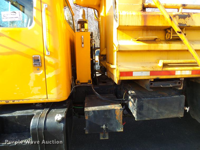 image for item DB2121 2002 International 4900 dump truck