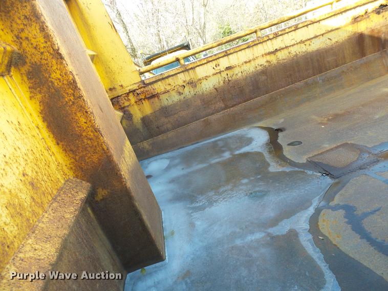 image for item DB2121 2002 International 4900 dump truck