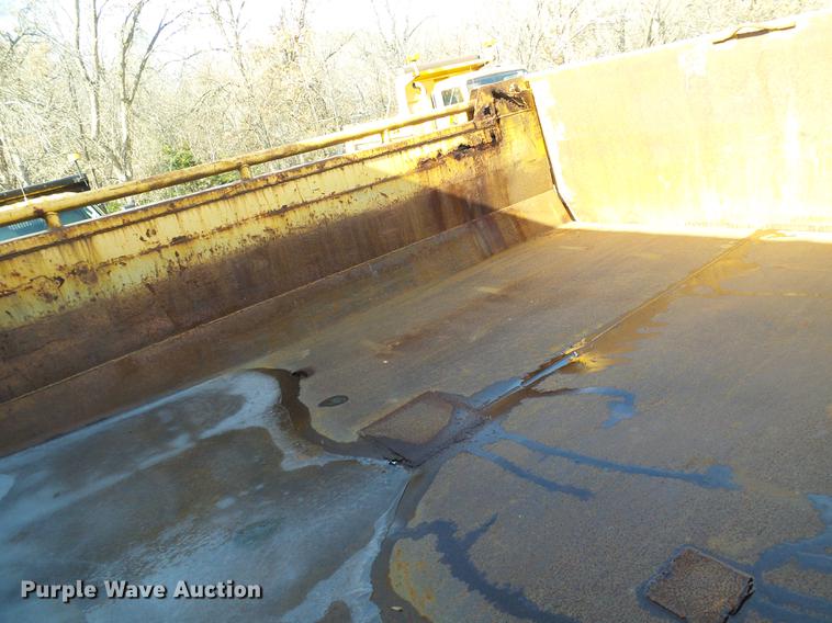 image for item DB2121 2002 International 4900 dump truck