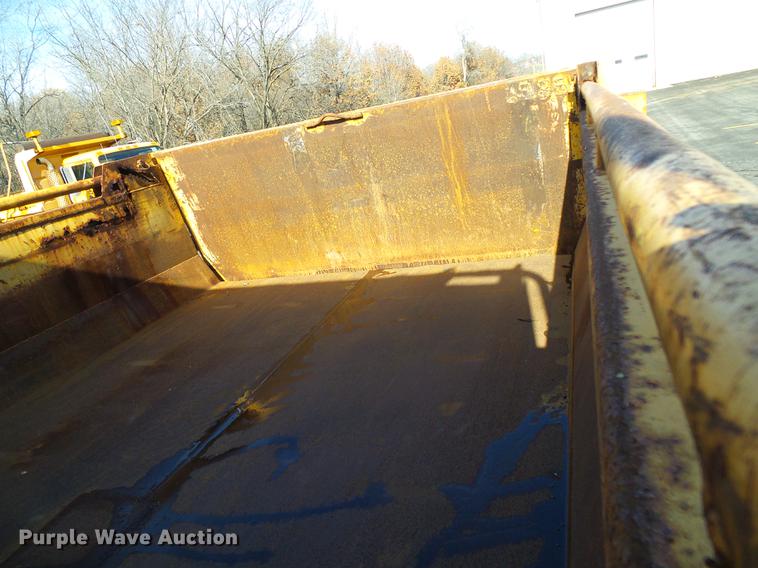 image for item DB2121 2002 International 4900 dump truck