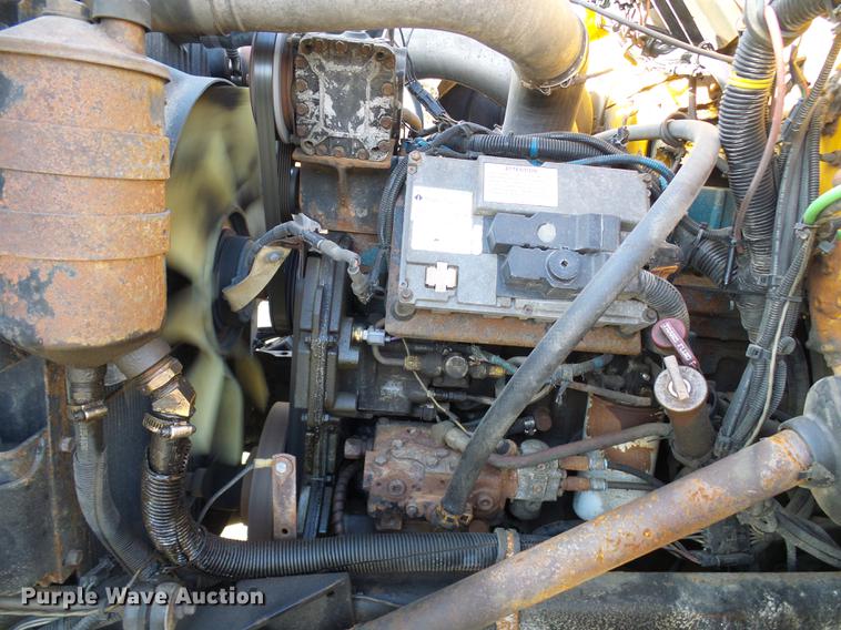 image for item DB2121 2002 International 4900 dump truck