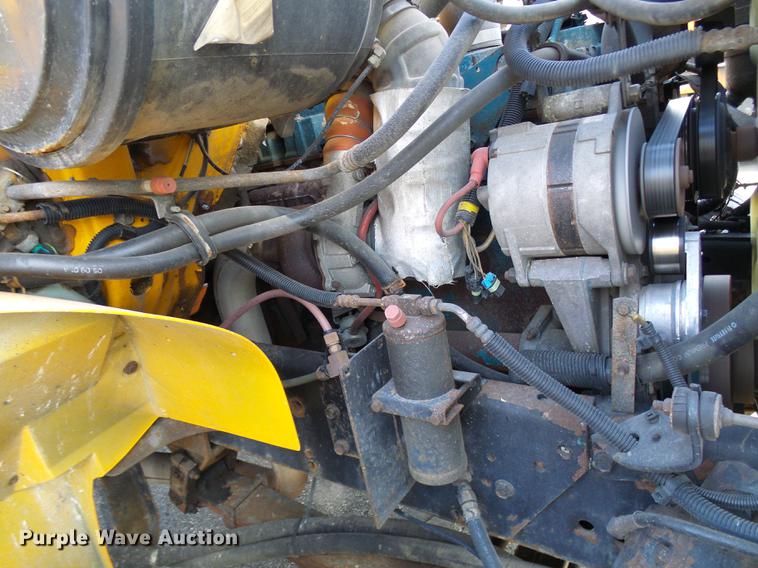 image for item DB2121 2002 International 4900 dump truck