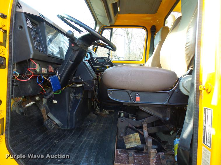 image for item DB2121 2002 International 4900 dump truck