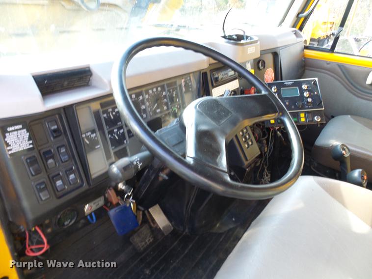 image for item DB2121 2002 International 4900 dump truck