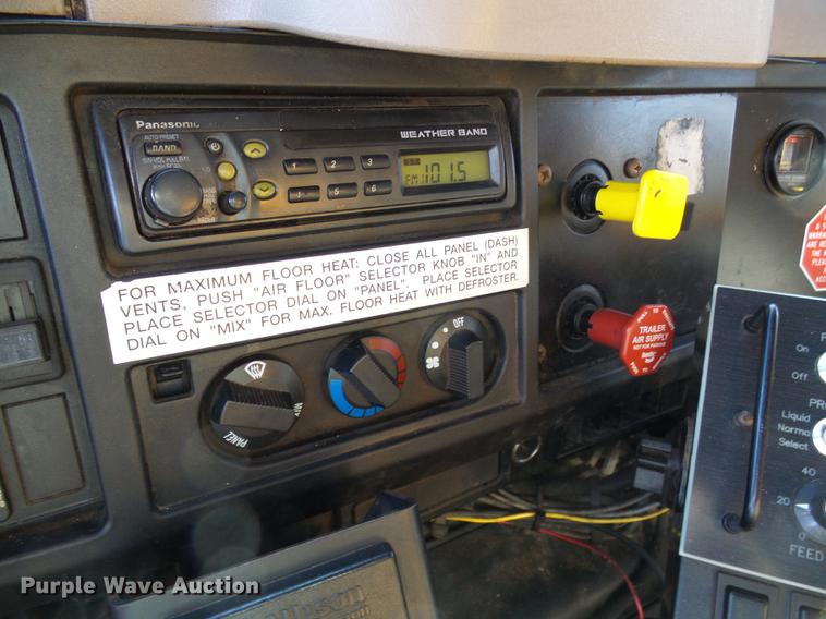 image for item DB2121 2002 International 4900 dump truck