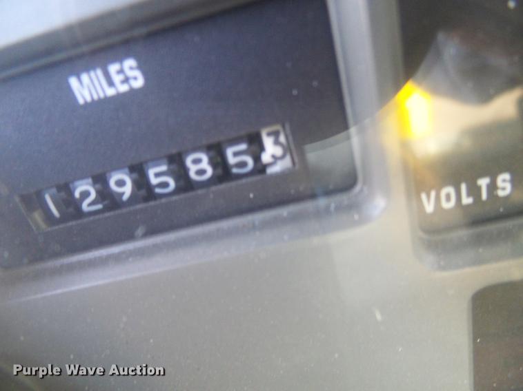 image for item DB2121 2002 International 4900 dump truck