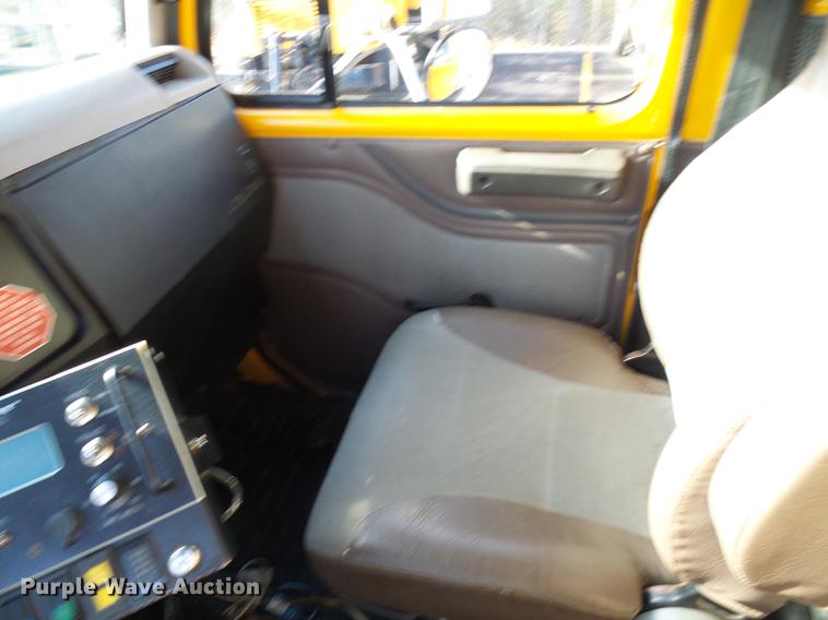 image for item DB2121 2002 International 4900 dump truck