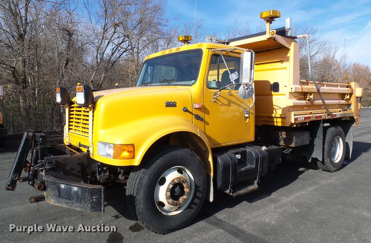 image for item DB2122 2002 International 4900 dump truck