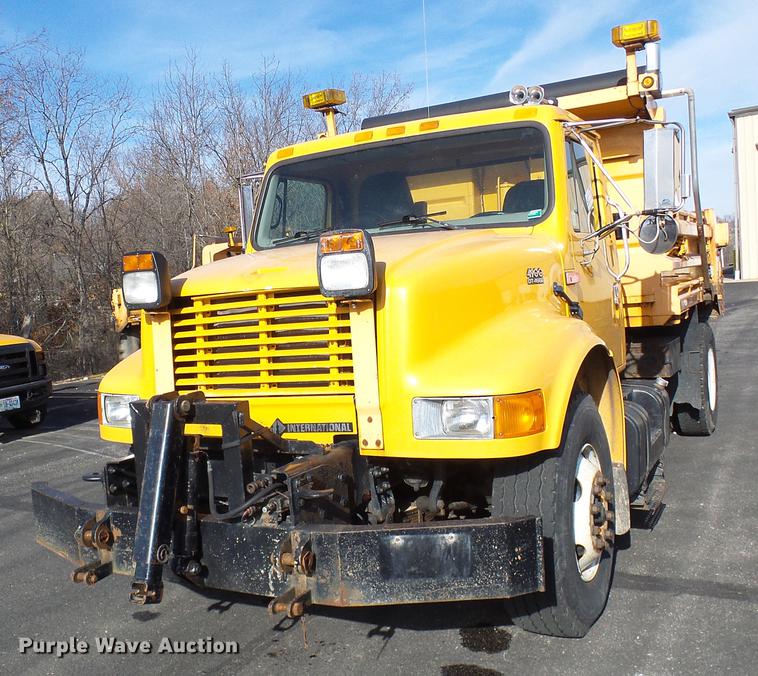 image for item DB2122 2002 International 4900 dump truck