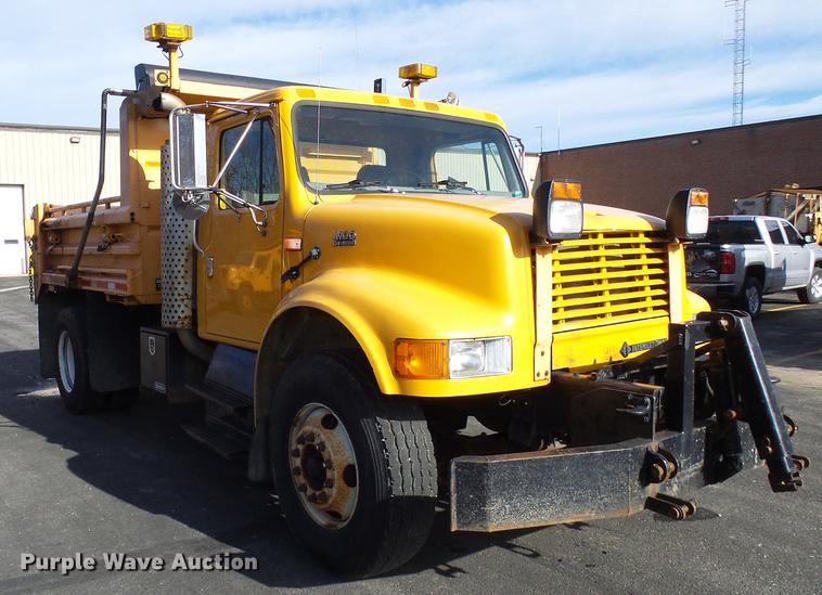 image for item DB2122 2002 International 4900 dump truck