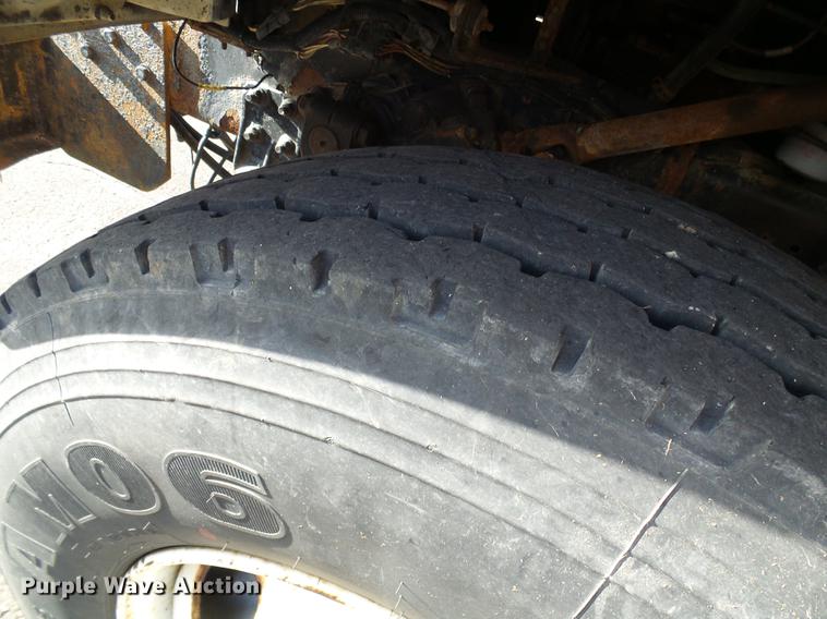 image for item DB2122 2002 International 4900 dump truck